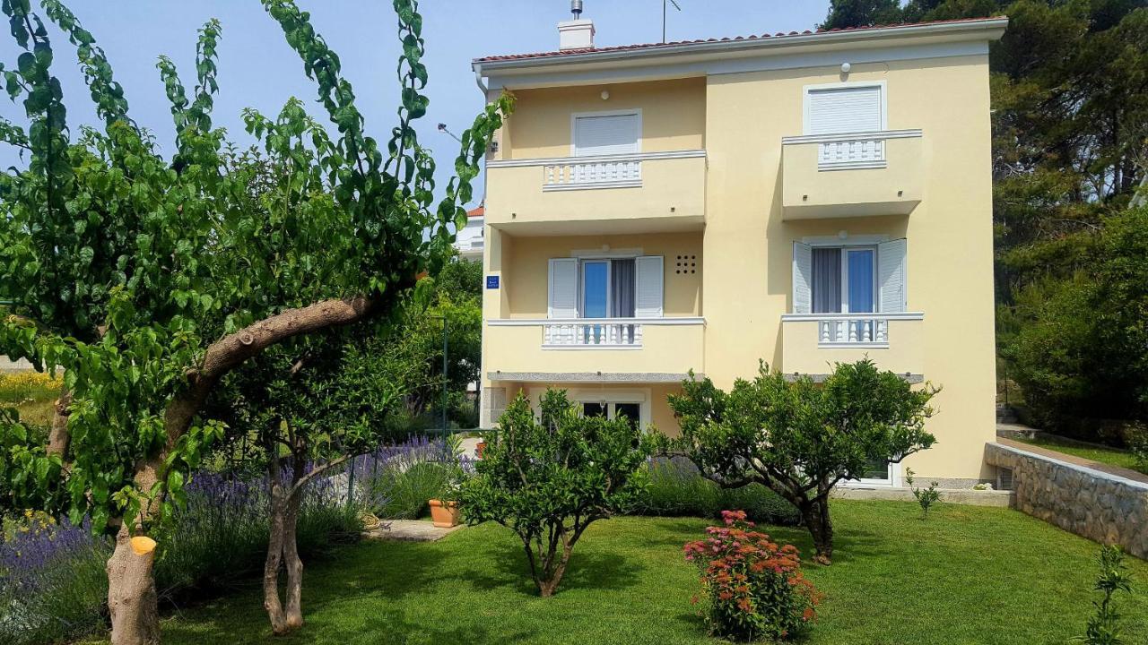 Apartments With A Parking Space Rab - 12383 Banjol Exterior foto